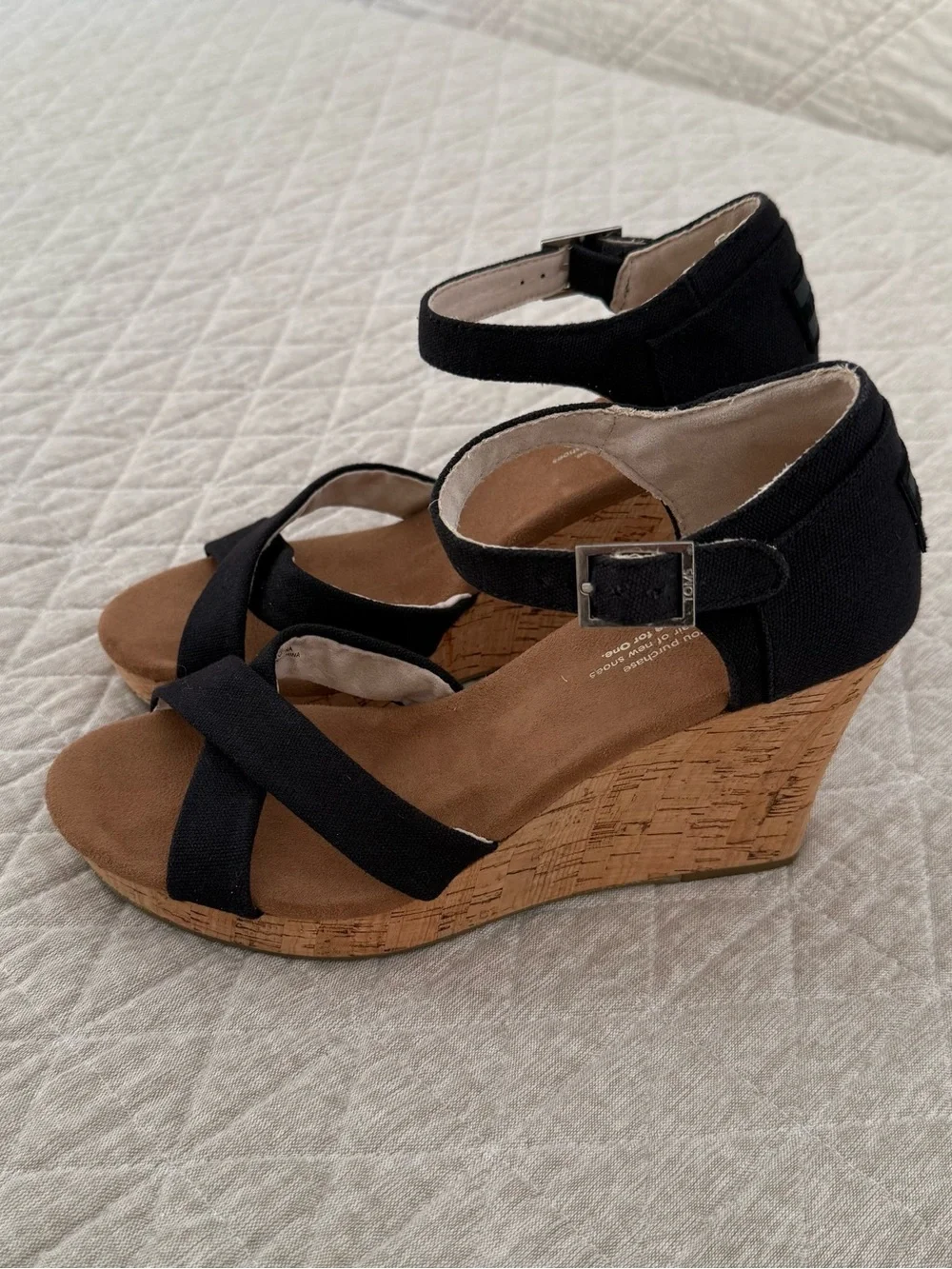 Like New TOMS Sienna Black Canvas Strap Wedge Sandal Cork Heel Size 8